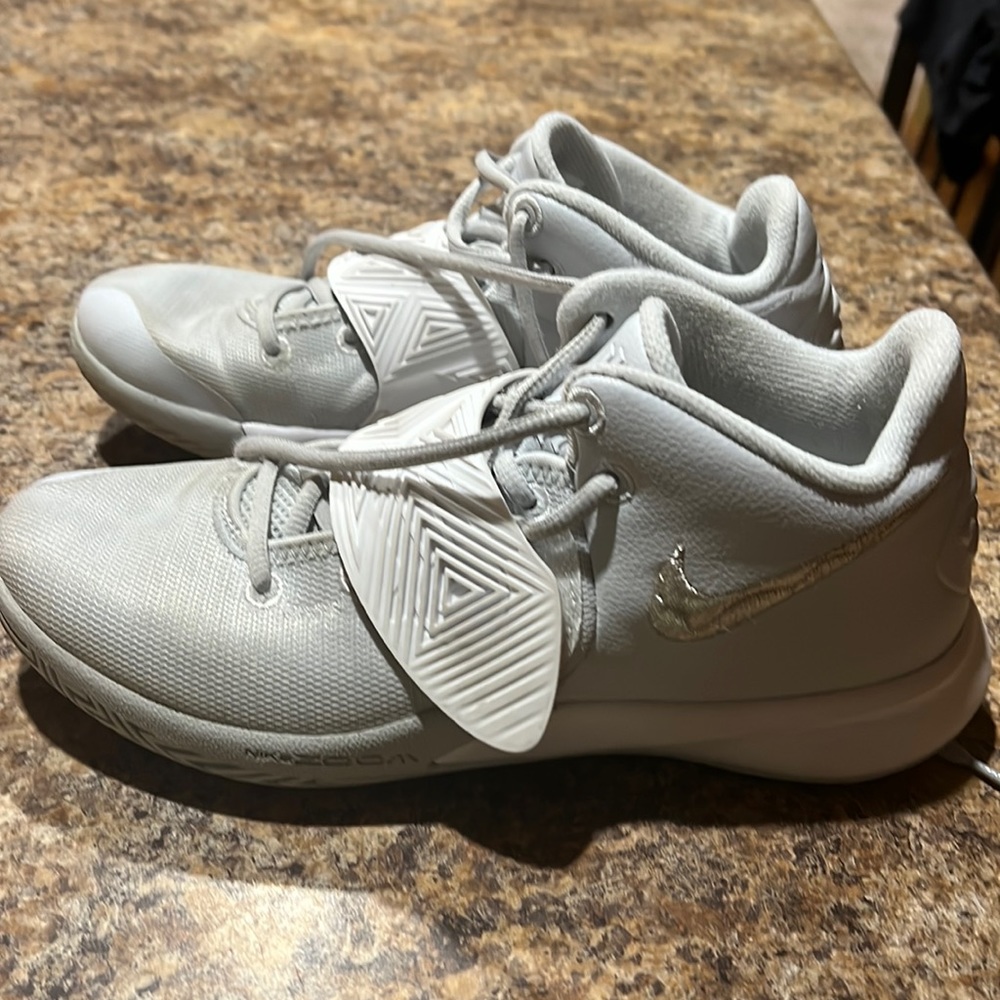 kyrie basketball shoes